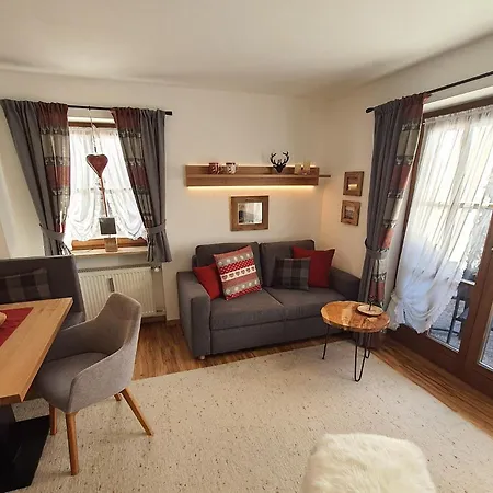 Haus Kirchplatz 아파트 *