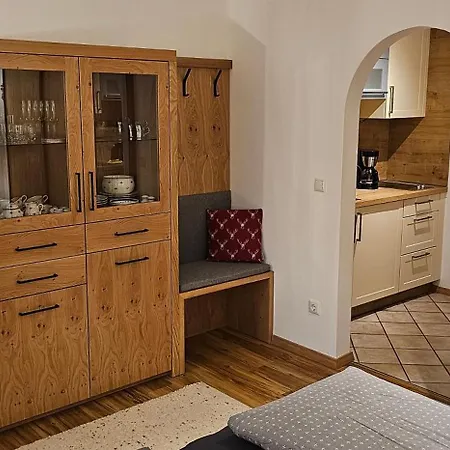 Haus Kirchplatz 아파트 *